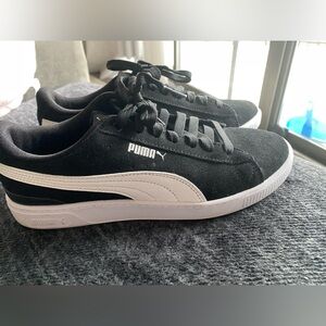 PUMA black suede Vikky V2 Sneakers 7.5 EUC